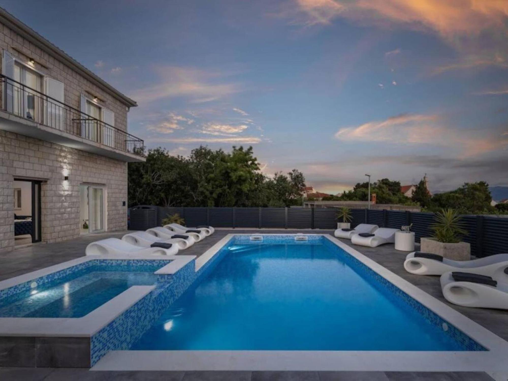 Stipea - Four Bedroom With Swimming Pool Vila *