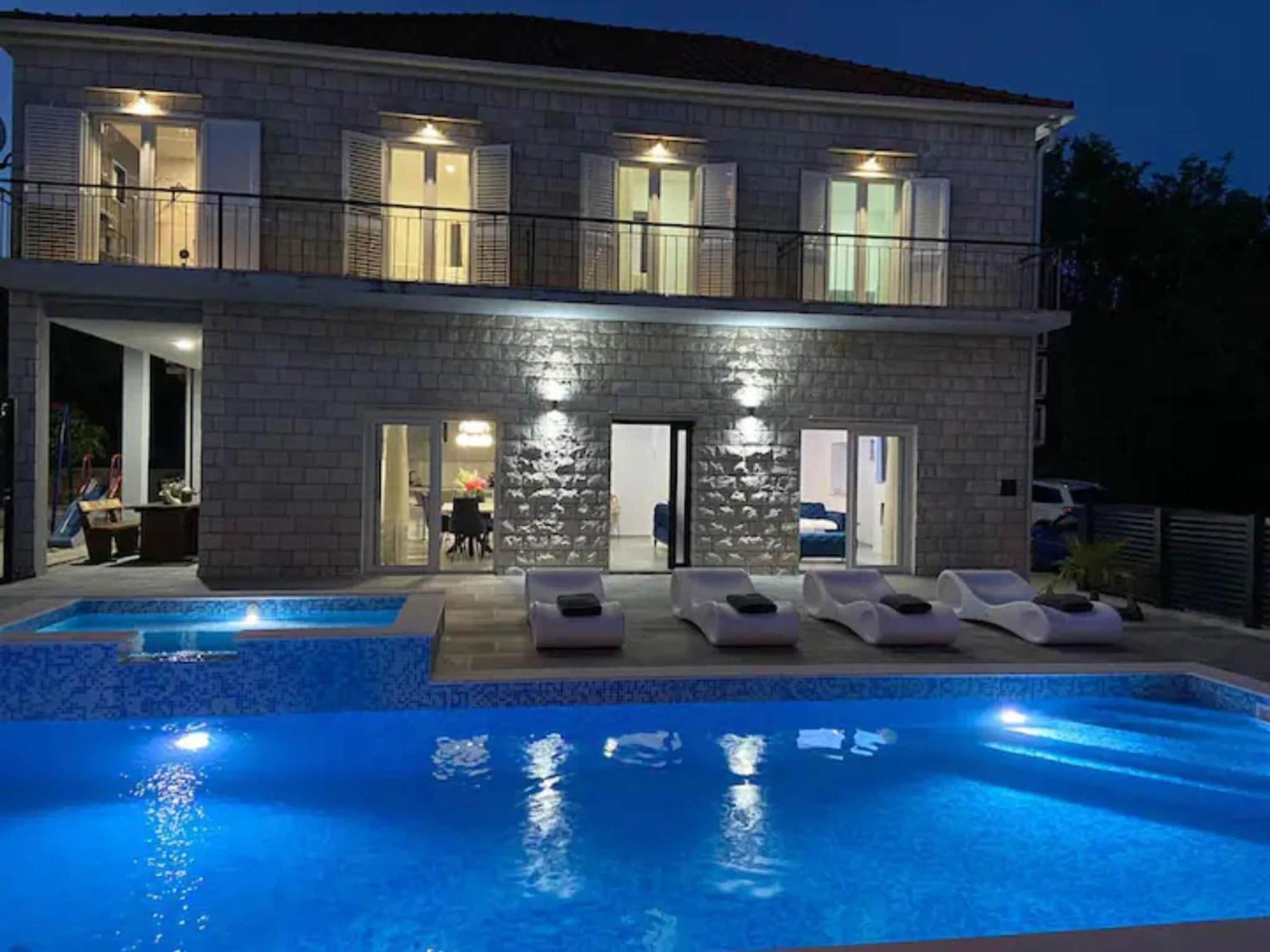 Stipea - Four Bedroom With Swimming Pool