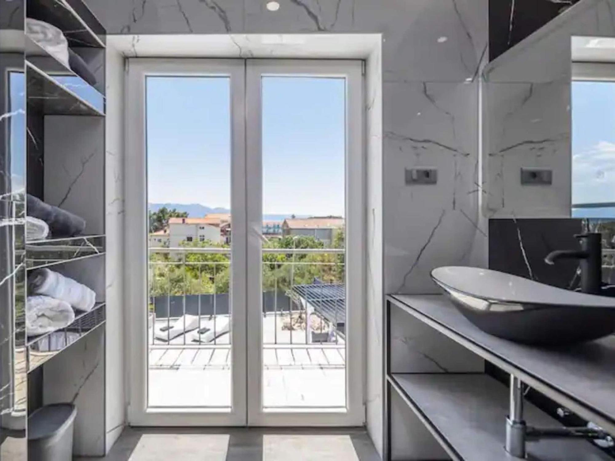 Stipea - Four Bedroom With Swimming Pool Vila