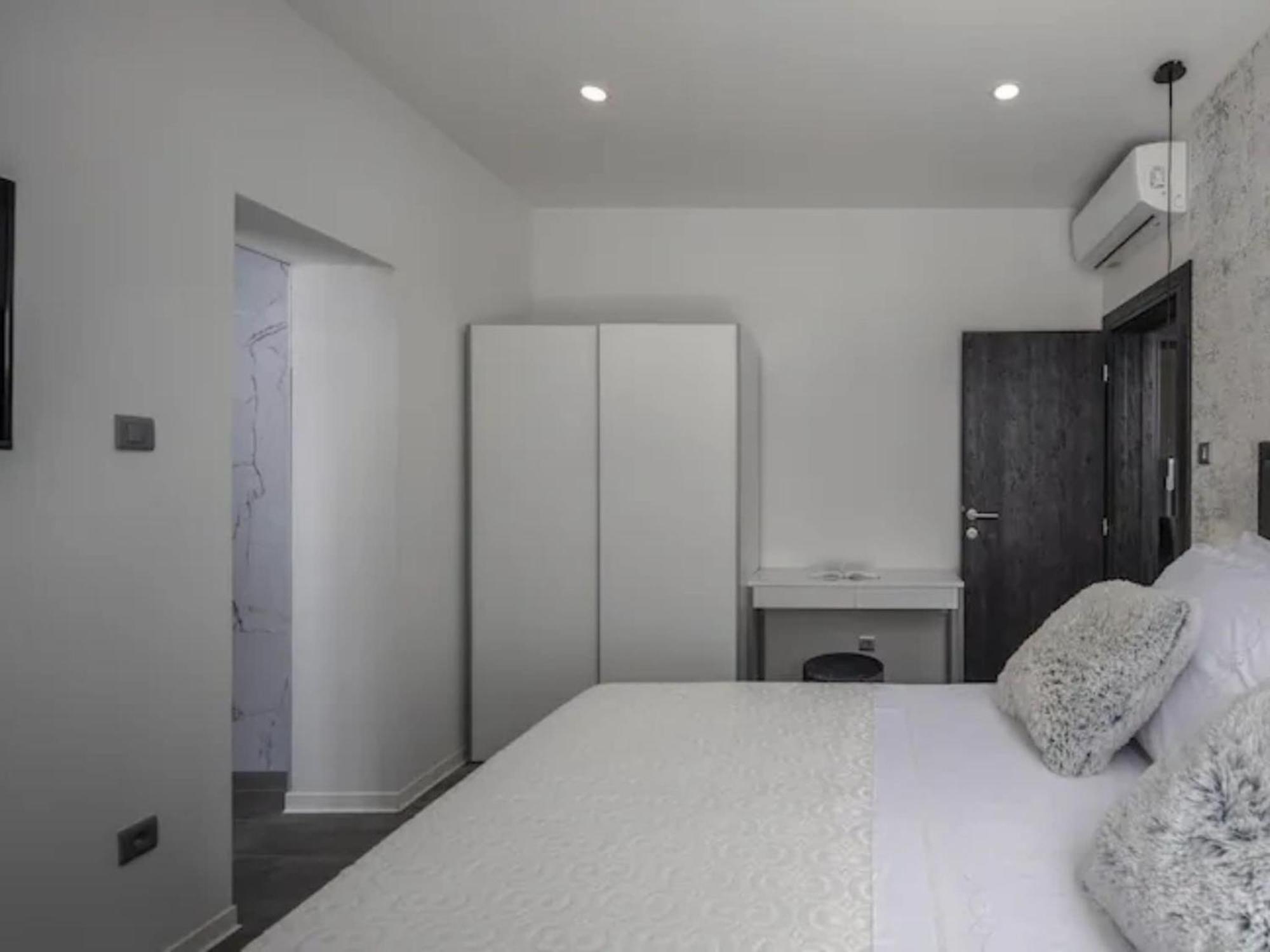 Stipea - Four Bedroom With Swimming Pool Vila *