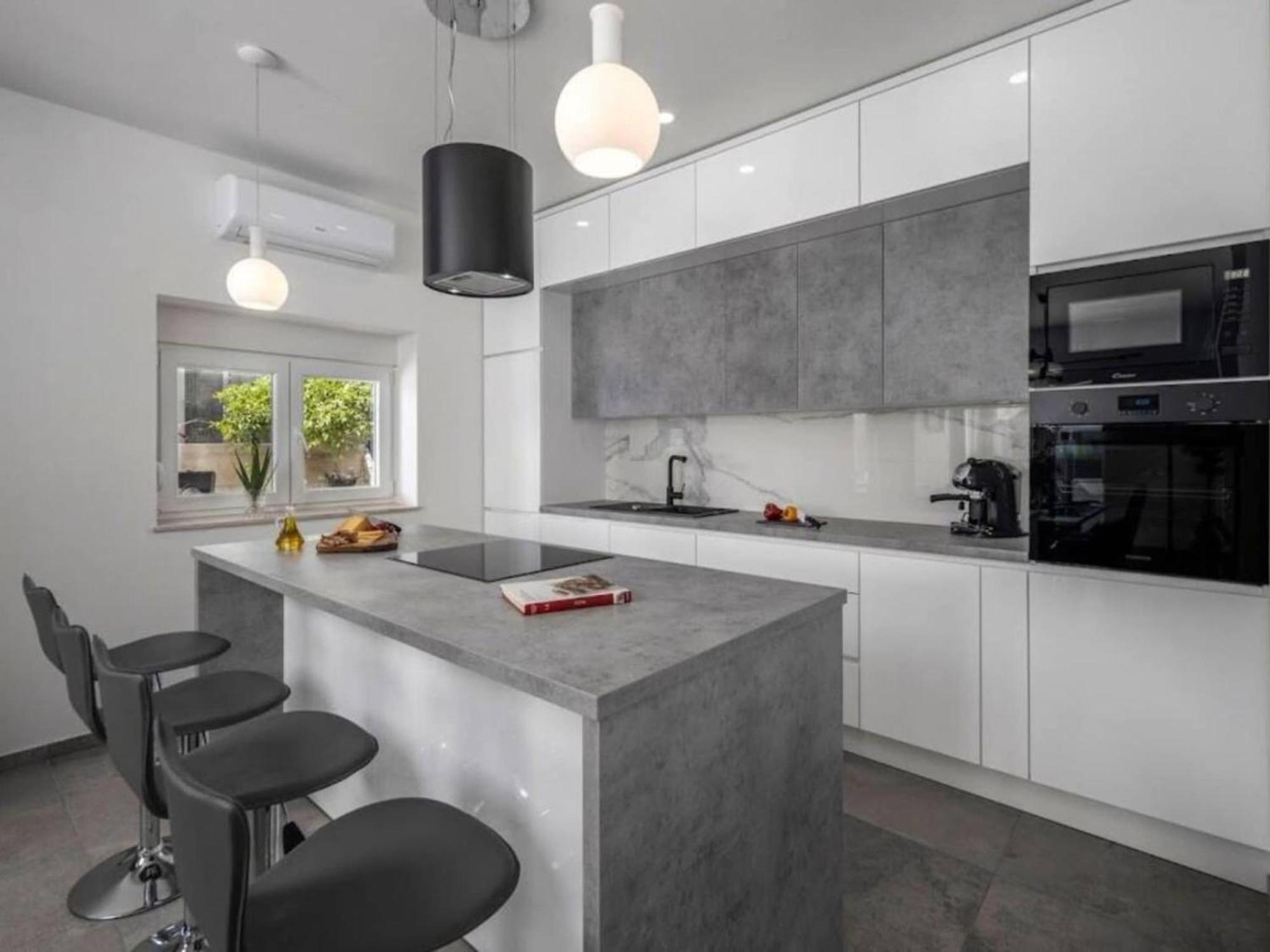 Stipea - Four Bedroom With Swimming Pool Vila