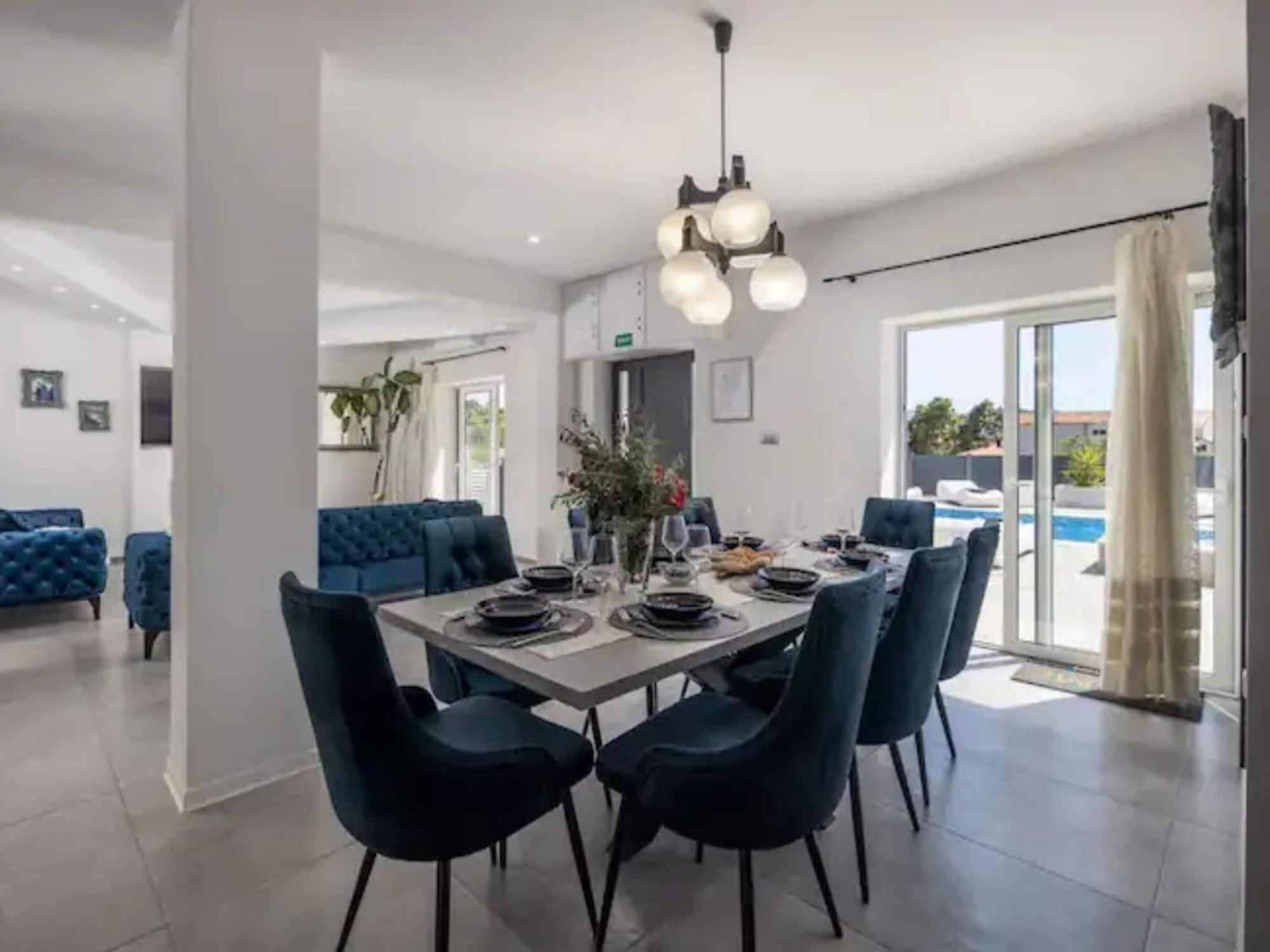 Stipea - Four Bedroom With Swimming Pool Vila *