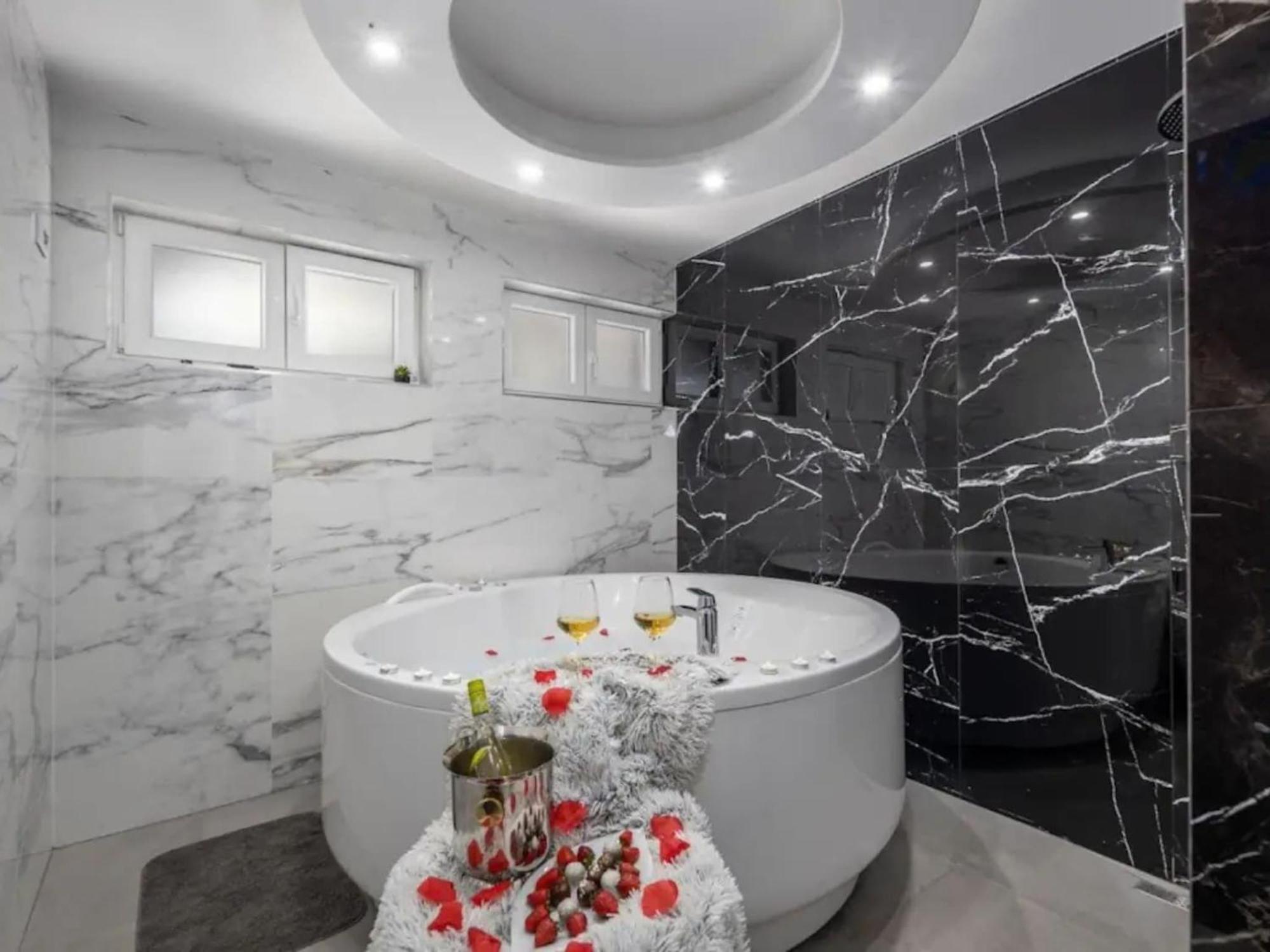 Stipea - Four Bedroom With Swimming Pool *